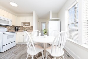 Unclassified image, 3 of 35, button - Surf City Beach, Surf & Sun Suite With Pool (Surf City)