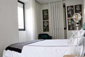 6 bedrooms, iron/ironing board, WiFi, bed sheets