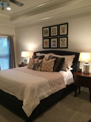 5 bedrooms, iron/ironing board, WiFi, bed sheets - Derby house with pool in private farm area (Prospect)