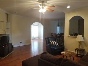 Living area -  One level ranch home.
Close to lake and park,bicycle lane, walking trail . (Knoxville)