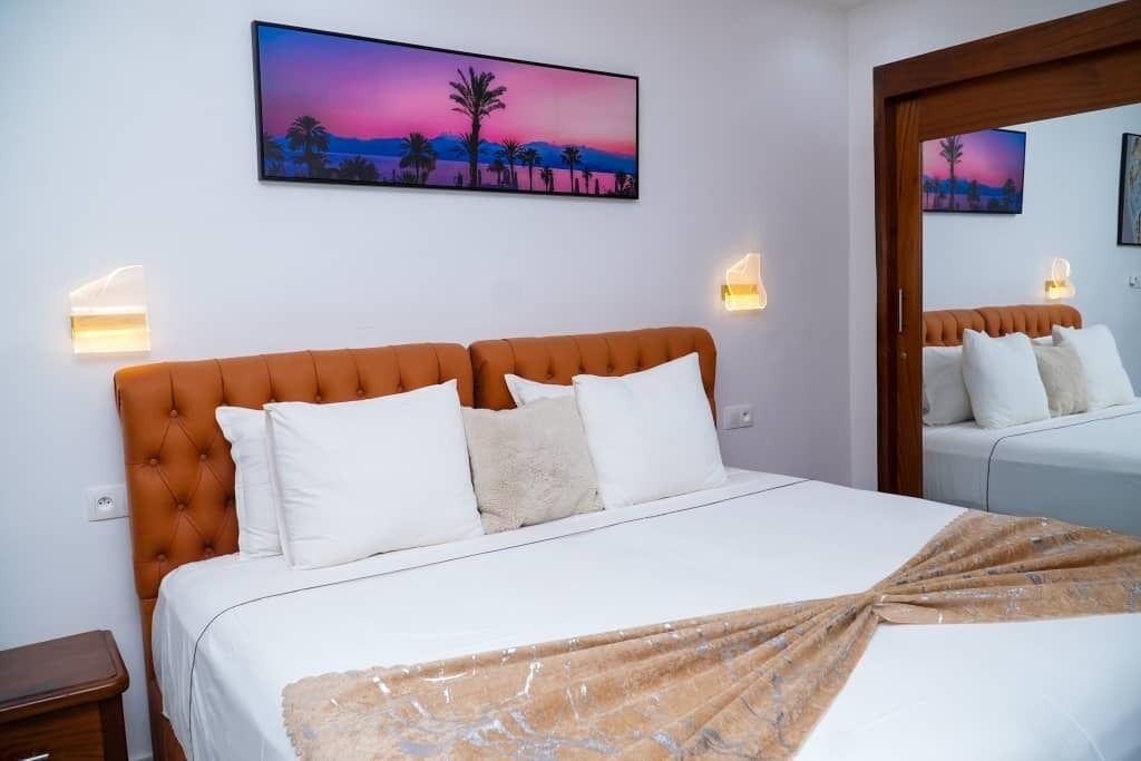 Estúdio superior, vários quartos, sacada, vista para a cidade | Individualmente mobiliados, escrivaninha