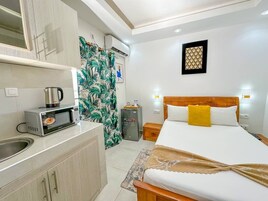 Standard Room, 6 Bedrooms | Individually furnished, desk, laptop workspace, iron/ironing board