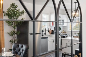 Mikrowelle, Ofen, Herdplatte, Geschirrspüler