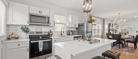 電子レンジ、オーブン、コンロ、食器洗い機