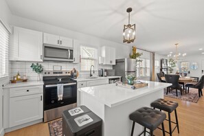 Microwave, oven, stovetop, dishwasher - Luxury Retreat with Hot Tub, Movie Theater, Pet-Friendly near German Village (Columbus)