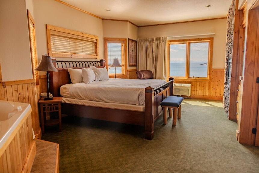 Lakeview Burlington Bay Two Bedroom Suite - Two Harbors, MN