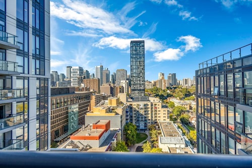 Dundas East Hotel & Suites Toronto