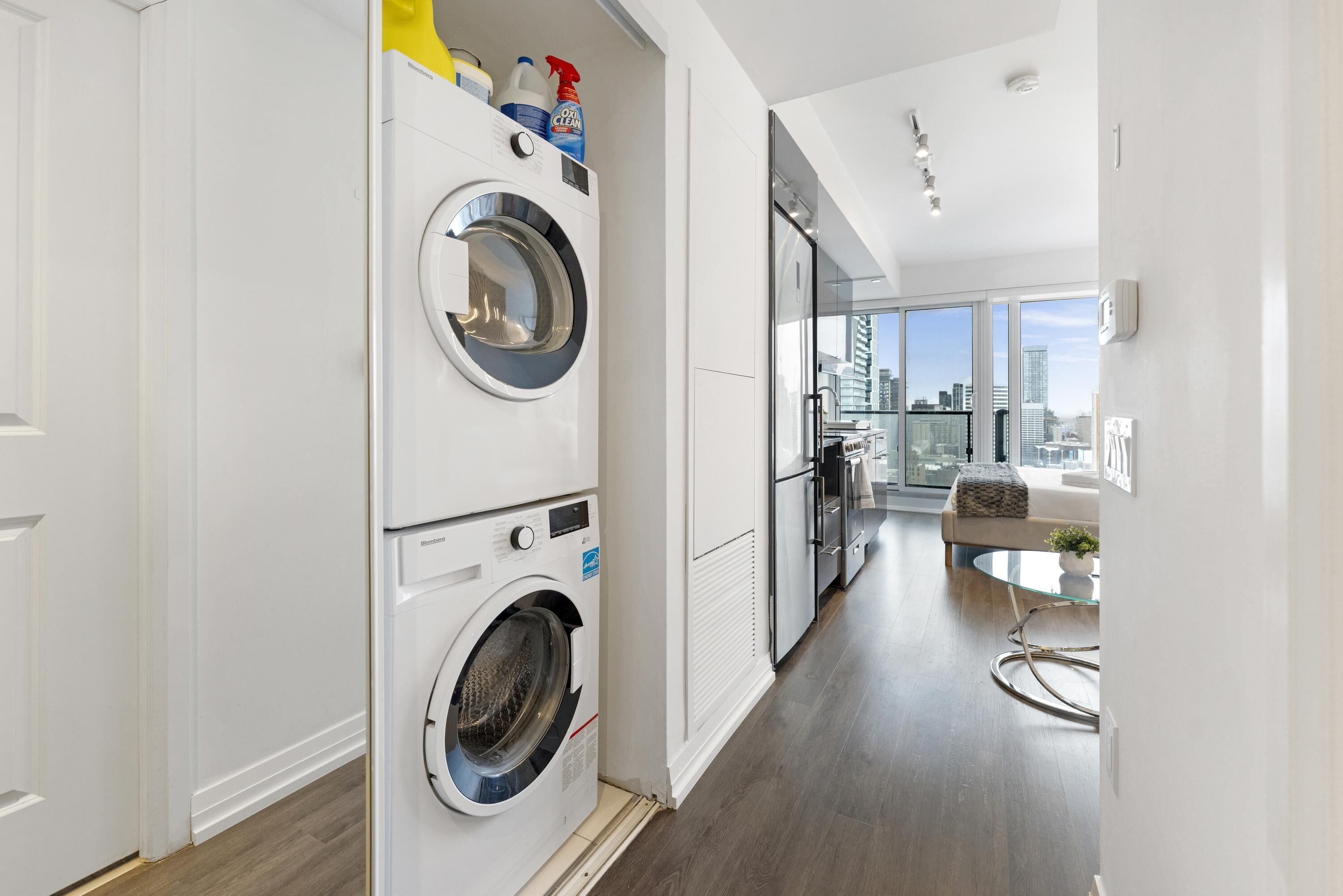 Studiosuite – classic, 1 queensize-seng med sovesofa, ikke-røyk | Klesvask