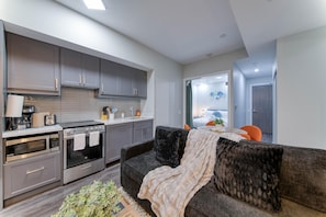 Badrum | Hårtork, handdukar, tvål och schampo