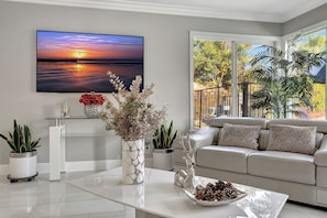 TV, fireplace