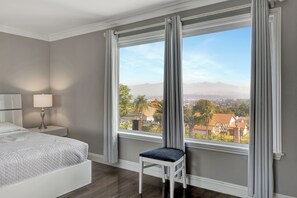 5 bedrooms, WiFi, bed sheets