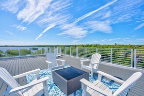 Terrace/patio - Oceanside Retreat w/Rooftop, Pool & Kayaks (Key Largo)
