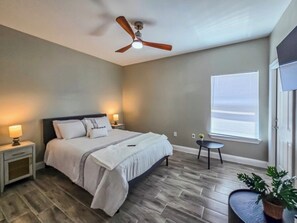 1 bedroom, iron/ironing board, travel cot, WiFi - Brand new condo. Fully furnished (Eagle Pass)