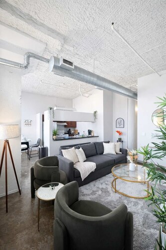 2BR Central Stay in the Heart of Kansas - WiFi