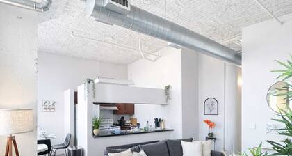 2BR Central Stay in the Heart of Kansas - WiFi