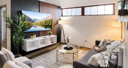 2BR River Market Loft for 6 - WiFi Available