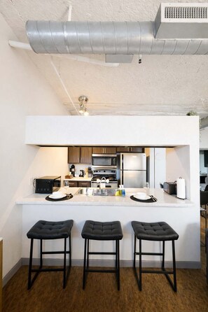 Fridge, oven, stovetop, dishwasher