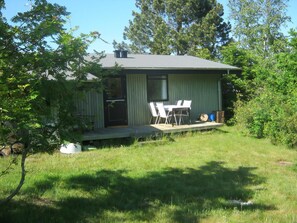 Outdoor dining - Lovely holiday home with direct sea view (Glesborg)