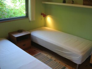 3 bedrooms, free WiFi - Lovely holiday home with direct sea view (Glesborg)