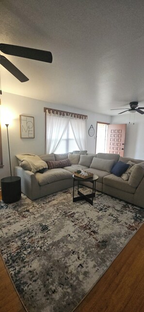 Smart TV - Cozy Home near downtown Greenville TX, Privacy Fence- See Promotional Rates (Greenville)