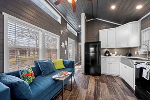 TV - The Resort at Fredericksburg Unit 5 (Fredericksburg)