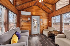 TV - The Resort at Fredericksburg Unit 8 (Fredericksburg)