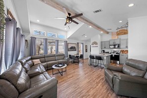 TV - The Resort at Fredericksburg Unit 22 (Fredericksburg)