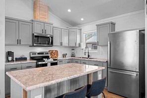 Fridge, microwave, oven, stovetop - The Resort at Fredericksburg Unit 22 (Fredericksburg)