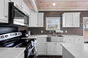 Fridge, microwave, oven, stovetop - The Resort at Fredericksburg Unit 7 (Fredericksburg)