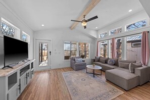 TV - The Resort at Fredericksburg Unit 20 (Fredericksburg)