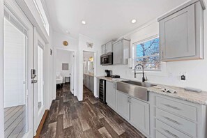 Microwave, coffee/tea maker, cookware/dishes/utensils - The Resort at Fredericksburg Unit 26 (Fredericksburg)