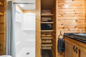 Dusche, Handtücher, Toilettenpapier