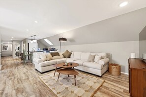 Télévision, chaîne hi-fi, espaces bureaux