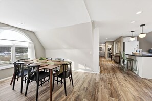 Dining - 5 Minutes to Holiday Valley Luxe King Beds + Bunk (Great Valley)