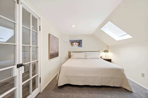 5 Minutes to Holiday Valley Luxe King Beds + Bunk