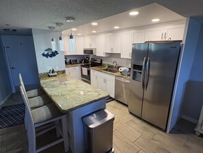 Fridge, microwave, oven, stovetop - Sunset, Large, Top Floor OceanFront Views, Island Condo - Key Largo (Key Largo)