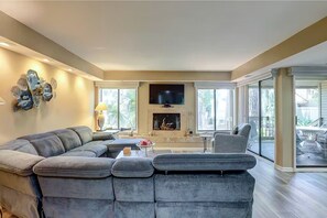 TV - Coastal Villa Near Beach & Fazio Course (Hilton Head Island)