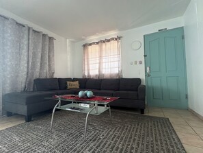 Smart TV - Spacious Family Getaway in Guayama – Comfort Meets Convenience (Guayama)
