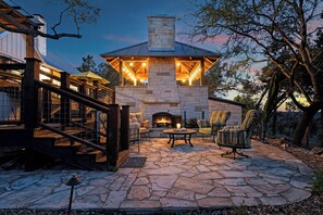 Terrace/patio - Hilltop Haven | Sunsets | Pool & Pure Serenity (Wimberley)