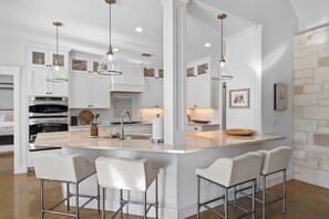 Fridge, microwave, oven, stovetop - Hilltop Haven | Sunsets | Pool & Pure Serenity (Wimberley)