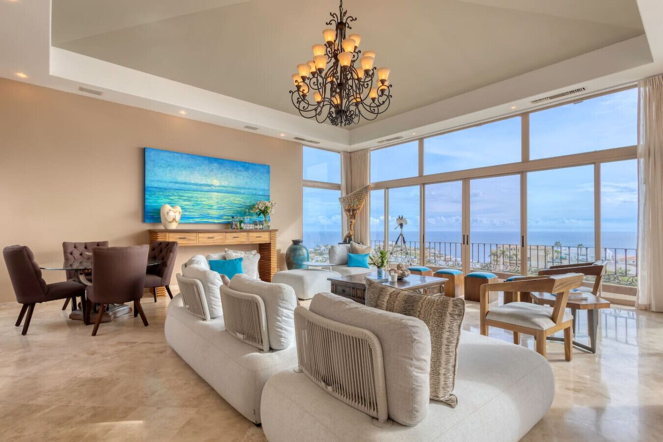 TV, lareira, mesa de pingue-pongue, aparelho de som