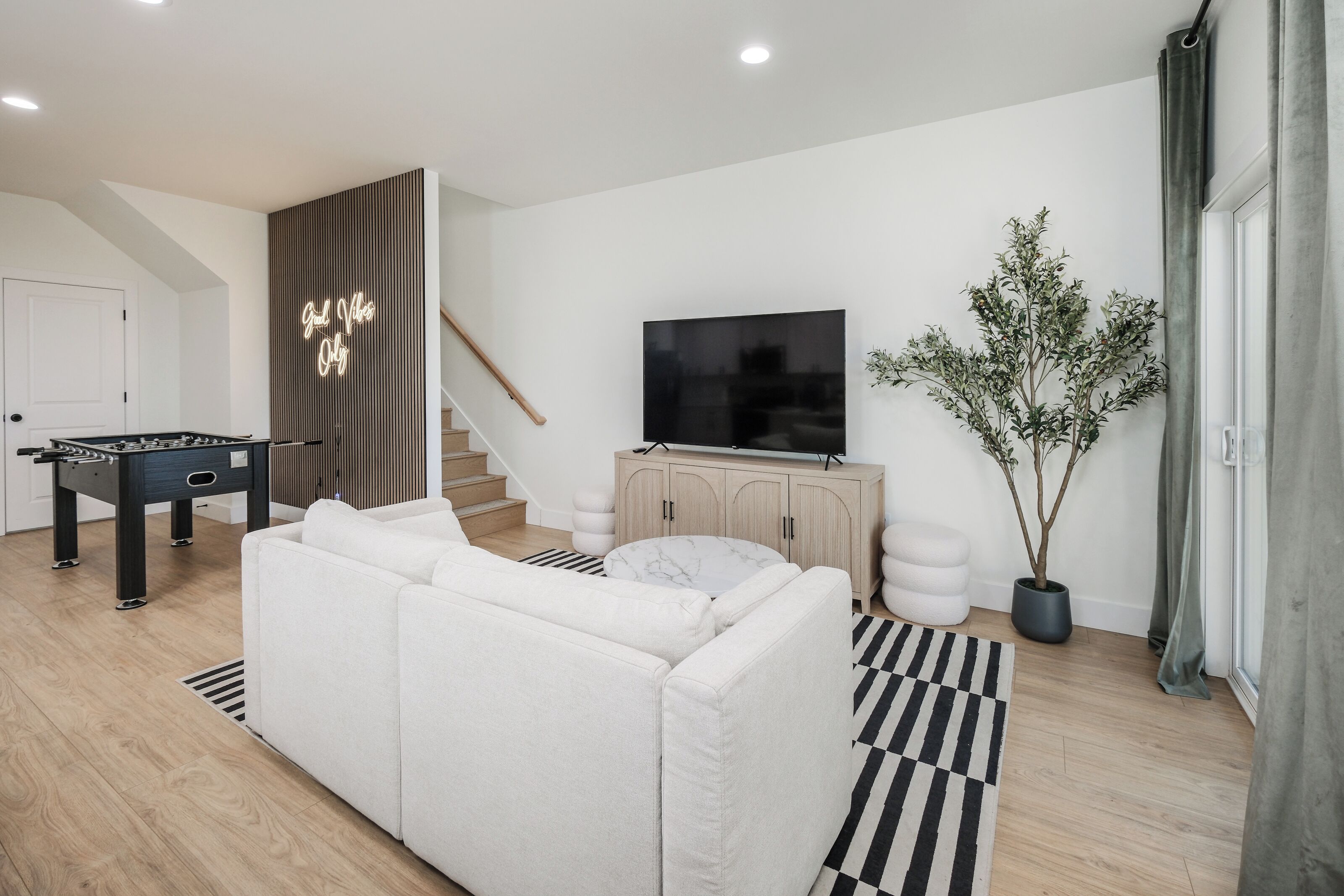 Smart TV, table football