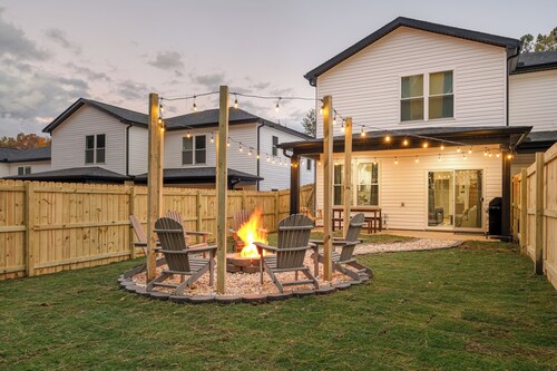 NEW Family& Pet Friendly, 65" TV, Fire Pit, WD
