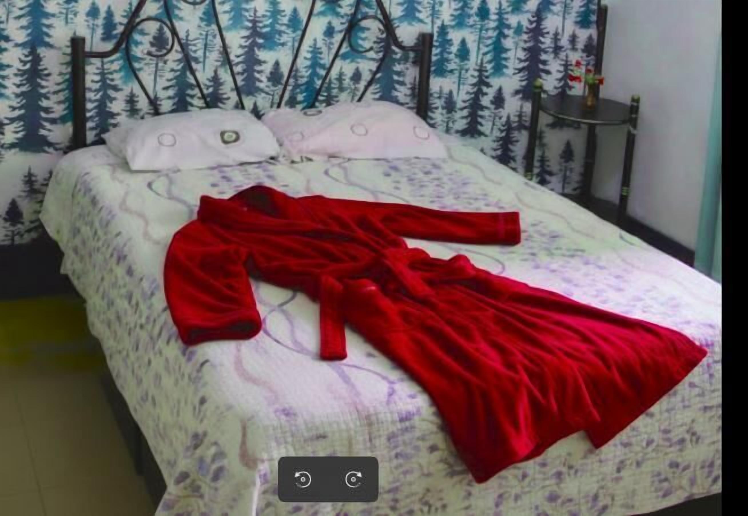 Douche, serviettes fournies, savon, papier toilette