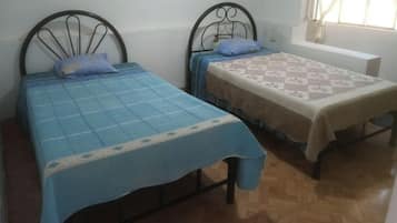 Quarto básico | Escrivaninha, Wi-Fi de cortesia