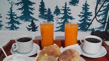 Déjeuner composé de spécialités locales gratuit tous les jours