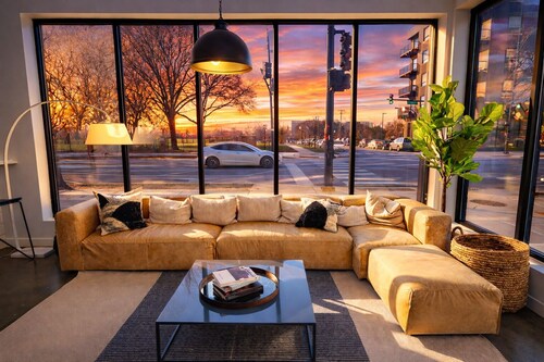 Modern 4BR/3BA South Loop Chicago Near McCormick Place & Soldier Field