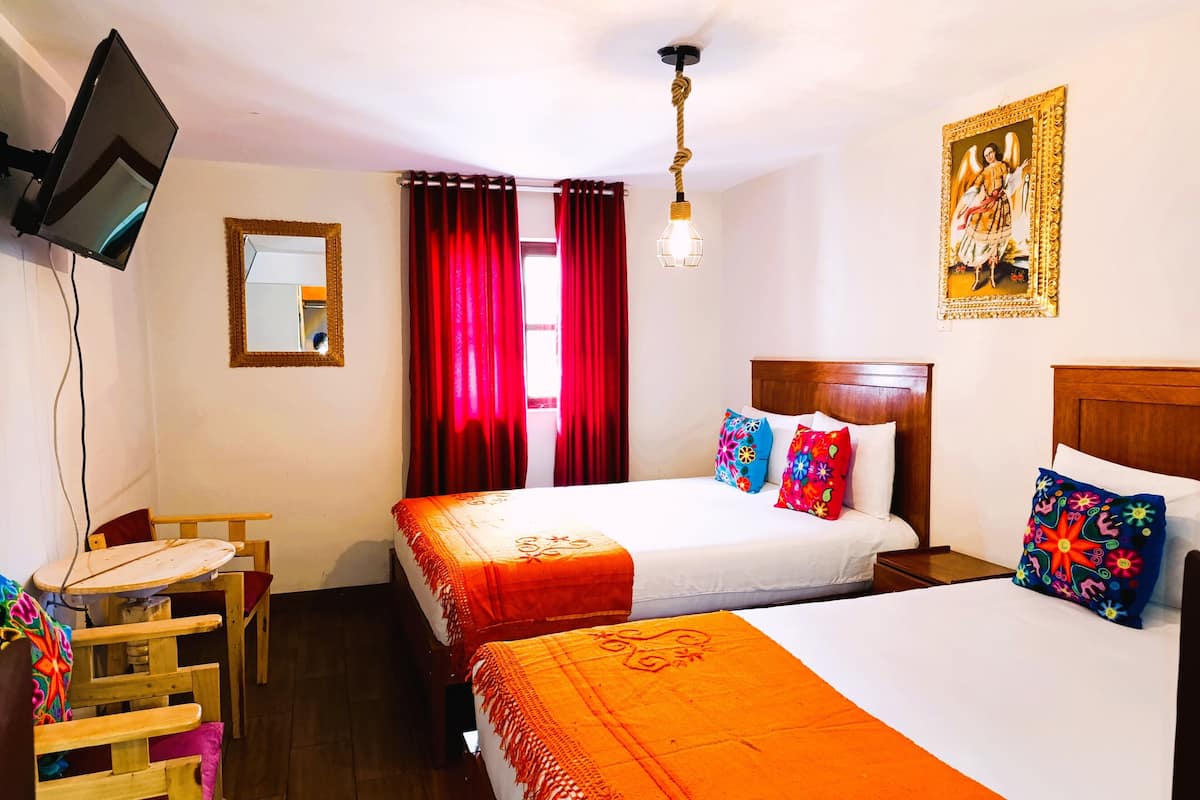 Habitación cuádruple estándar | Escritorio, espacio para trabajar con un portátil, wifi gratis