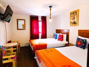 Habitación cuádruple estándar | Escritorio, espacio para trabajar con un portátil, wifi gratis