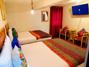 Standard Twin Room | Desk, laptop workspace, free WiFi, bed sheets